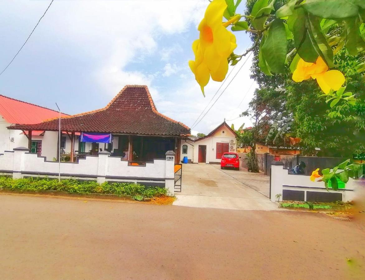 Reddoorz Syariah @ Ndalem Kembang Sore Yogyakarta Exterior foto