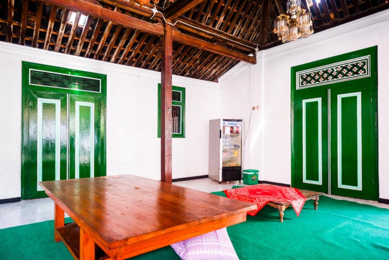 Reddoorz Syariah @ Ndalem Kembang Sore Yogyakarta Exterior foto
