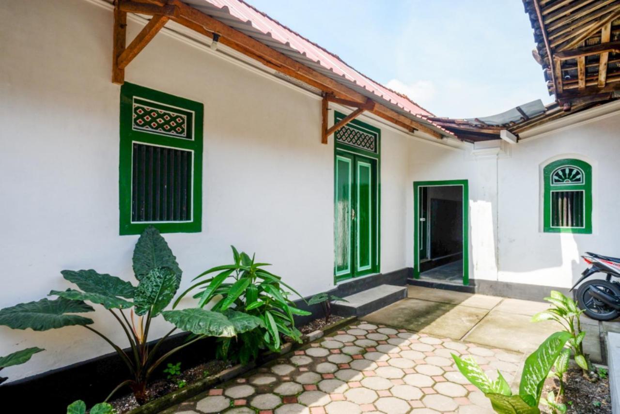 Reddoorz Syariah @ Ndalem Kembang Sore Yogyakarta Exterior foto